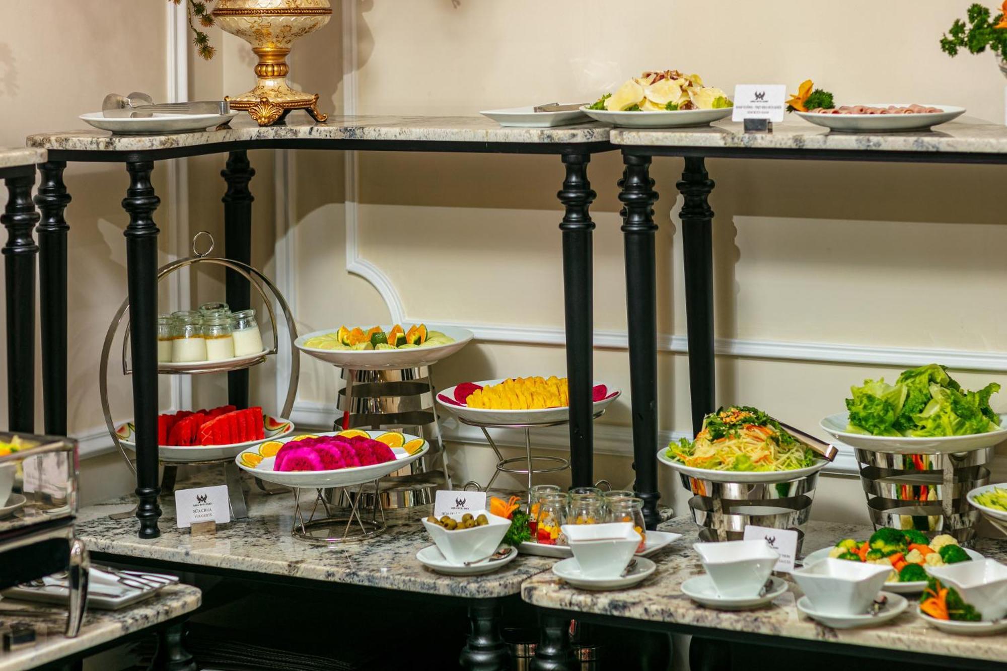Amira Hotel ハノイ市 エクステリア 写真